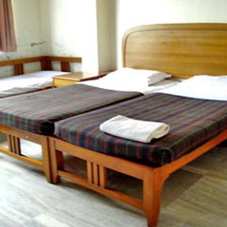 Meru Hotel Pune Exterior foto