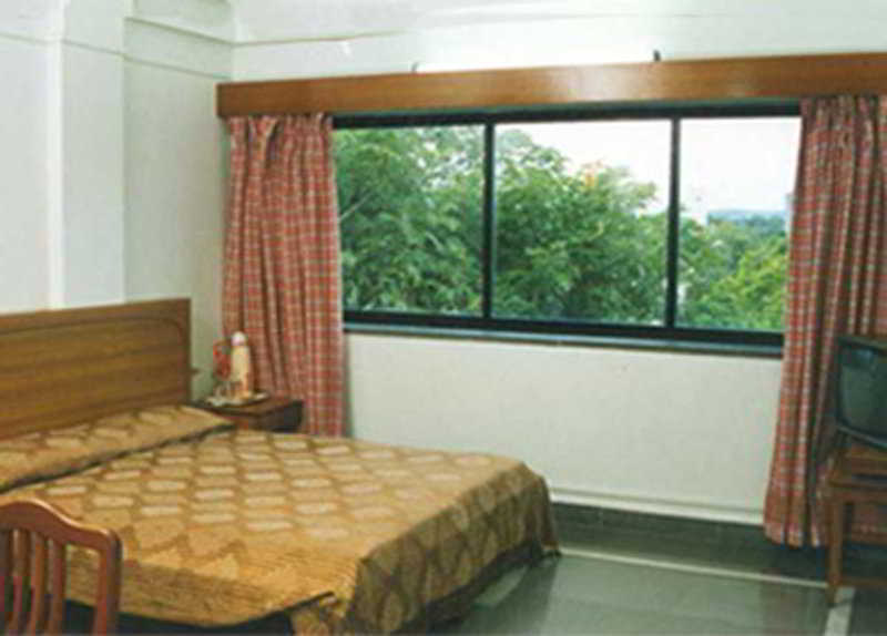 Meru Hotel Pune Exterior foto