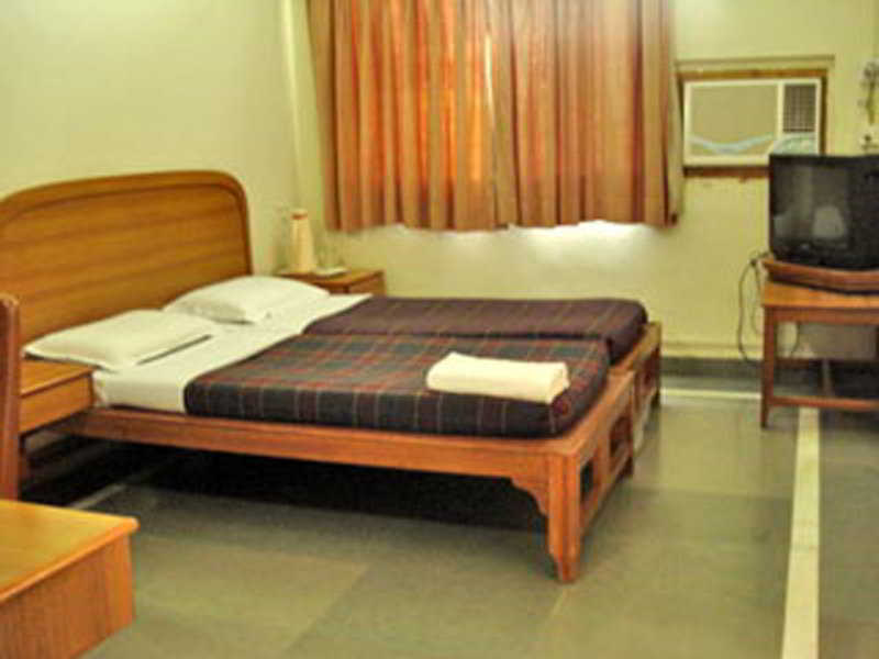 Meru Hotel Pune Exterior foto